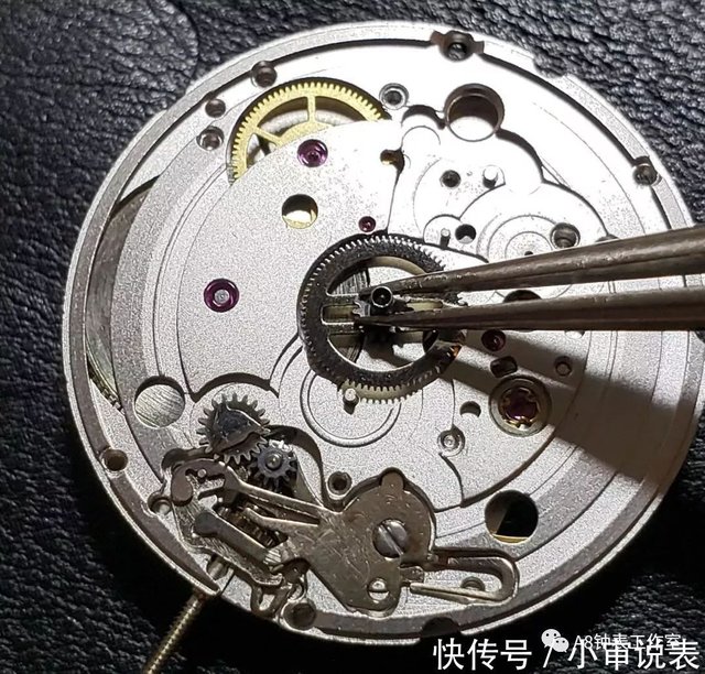 拆卸海鸥2824-2手表机芯全过程