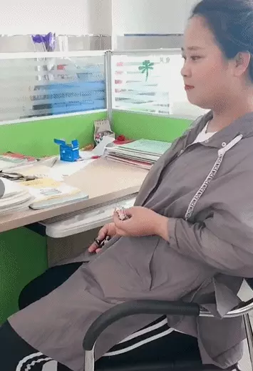 为什么“钟美美”模仿的老师全都凶巴巴的？