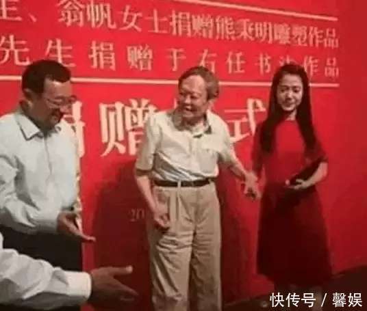 翁帆大肚显现, 网友: 95岁杨振宇真是厉害了, 比谢贤还牛