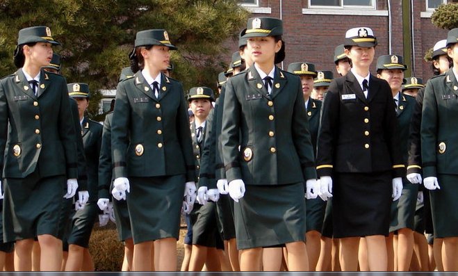 看完韩国女兵,再看看朝鲜女兵,就知道差距有多大