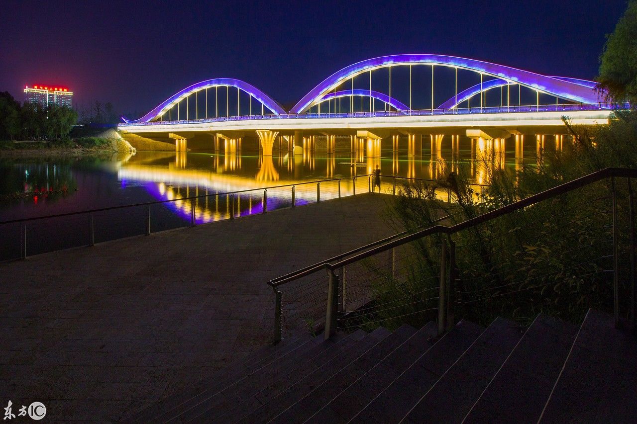 河南禹州轩辕桥夜景,流光溢彩