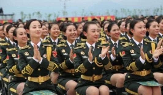 阅兵时,女兵为什么穿"丝袜"?说出来你都不一定会信!