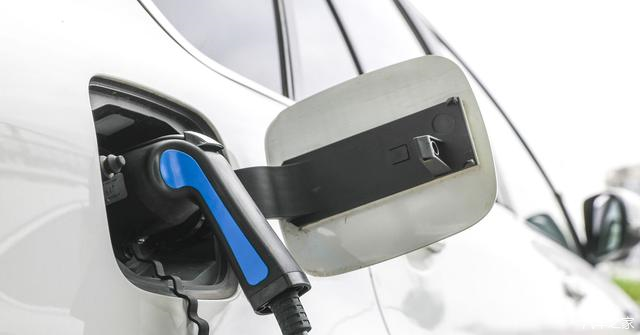 电动车和插电哪个更适合？