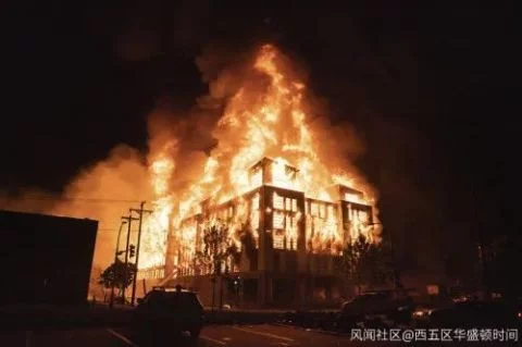 蝙蝠侠出现在美国抗议现场 有哥谭市内味了