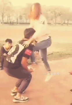 首页 69 乱弹笑话 69 搞笑gif 69 搞笑gif:妹子又没穿裙子,你们