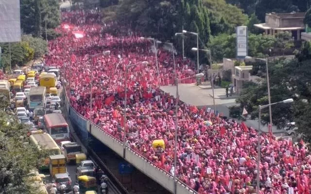 印度90万娘子军人肉阻挡新冠:没钱没口罩命不值1美元