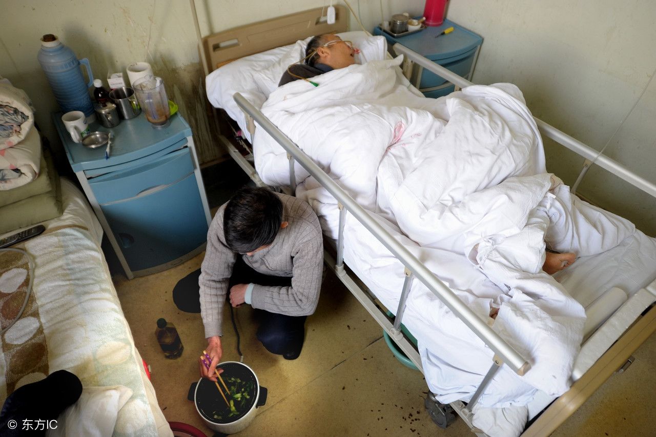 拉二胡唤醒植物人_一把二胡唤醒瘫痪10年植物人,这名护工用执着和担当