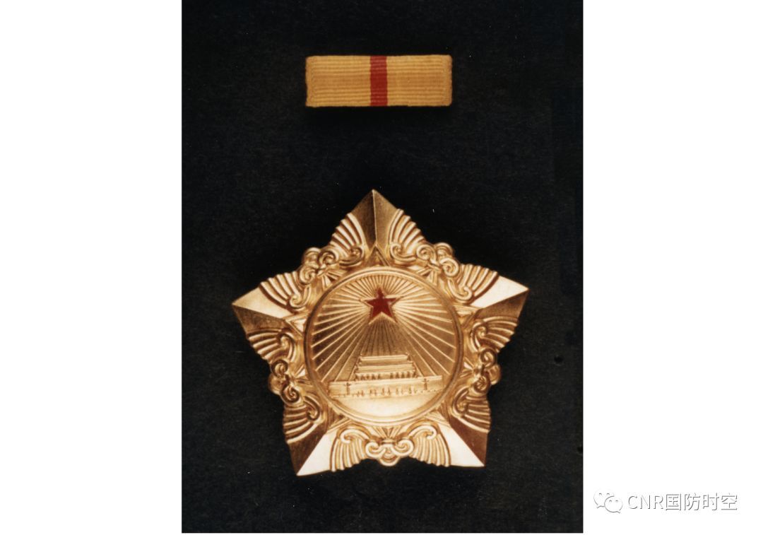 绝对经典勋章,中国八一勋章,独立自由勋章和解放勋章