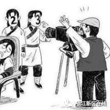 逃跳楼逃,镇江一老赖居家追有钱女生躲进领无可玩起了角图片