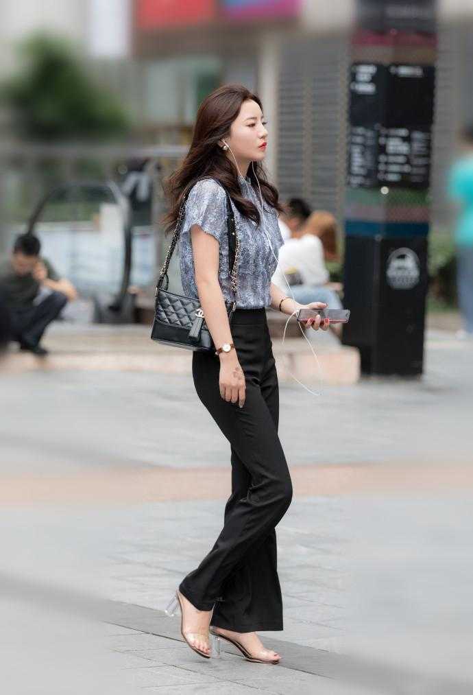 重庆街拍, 适宜的搭配彰显成熟女人味时尚