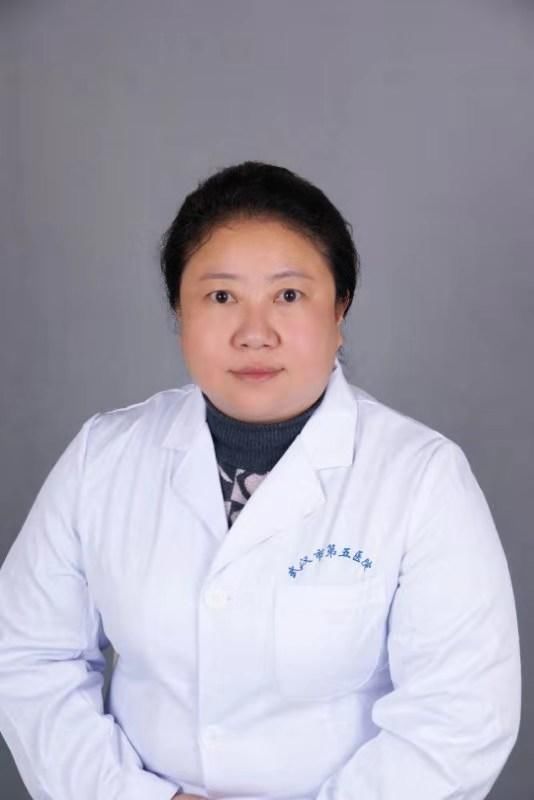 在钟南山之前，她向附近学校发出疫情警报