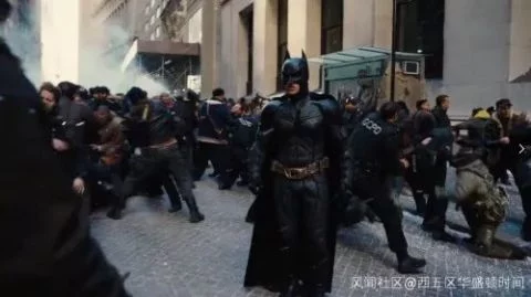 蝙蝠侠出现在美国抗议现场 有哥谭市内味了