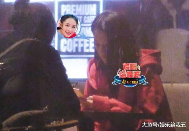 李沁素颜夜闺蜜喝表情大方露脸1嗨聊成咖啡搞笑带表情包图片字王俊凯图片