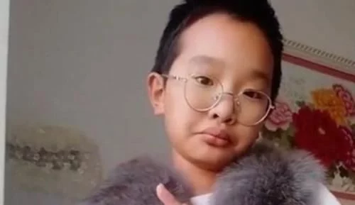 为什么“钟美美”模仿的老师全都凶巴巴的？