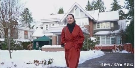 她脚上的电子锁,是锁在国人心头的奇耻大辱