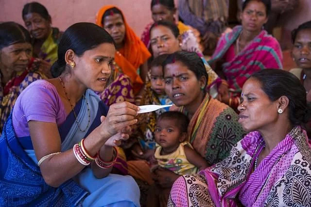 印度90万娘子军人肉阻挡新冠:没钱没口罩命不值1美元