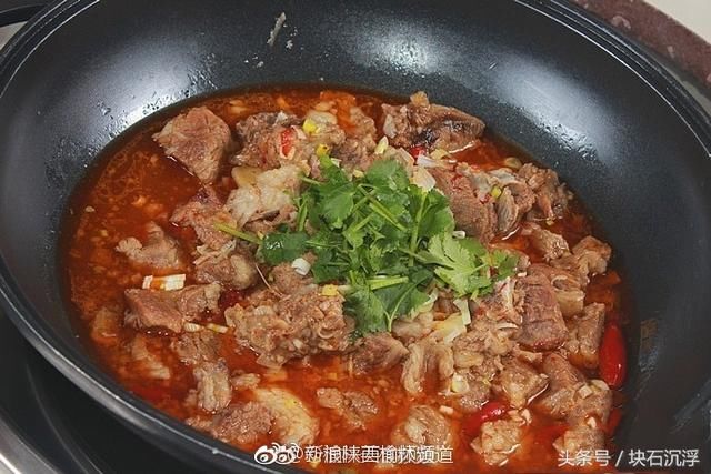 陕北羊肉质量好,膘肥体健,肉质鲜嫩,口感到位.