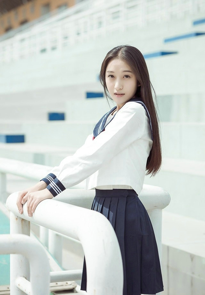 校园的素颜美女学生写真