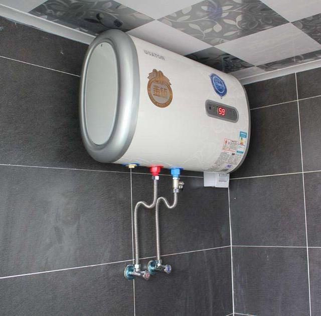首先关闭自来水进水阀门,然后将热水器混合阀扳至热水处,再将安全阀