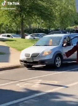 蝙蝠侠出现在美国抗议现场 有哥谭市内味了