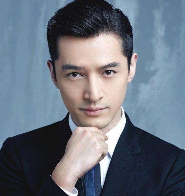 胡歌的这款男士发型,算得上是顶级的"型男"了,十分有阳罩之气.