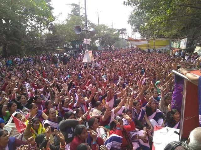 印度90万娘子军人肉阻挡新冠:没钱没口罩命不值1美元