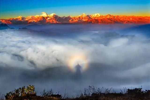 云海,日出,夕照,雪山,佛光,星空 无一不让人魂牵梦绕