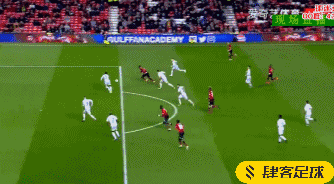 第95分钟,达洛传中,费莱尼门前头球扳平!2-2,曼联绝命扳平!