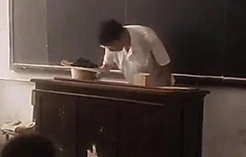 为什么“钟美美”模仿的老师全都凶巴巴的？