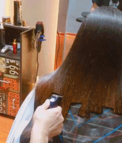 6 要是我反手就是一拳送给理发师,这剪的是什么发型啊,害得我强迫症都