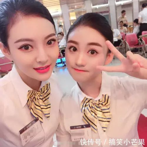 在短裙上,空姐都要穿飞机制服,竟还有情趣用品哦哦图片