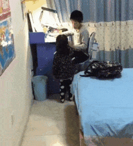 妹子你这身体优势太明显啊,裙子都能穿到这个份上,真服了你了