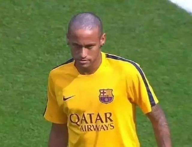 大卫·席尔瓦也是一个帅气的光头.