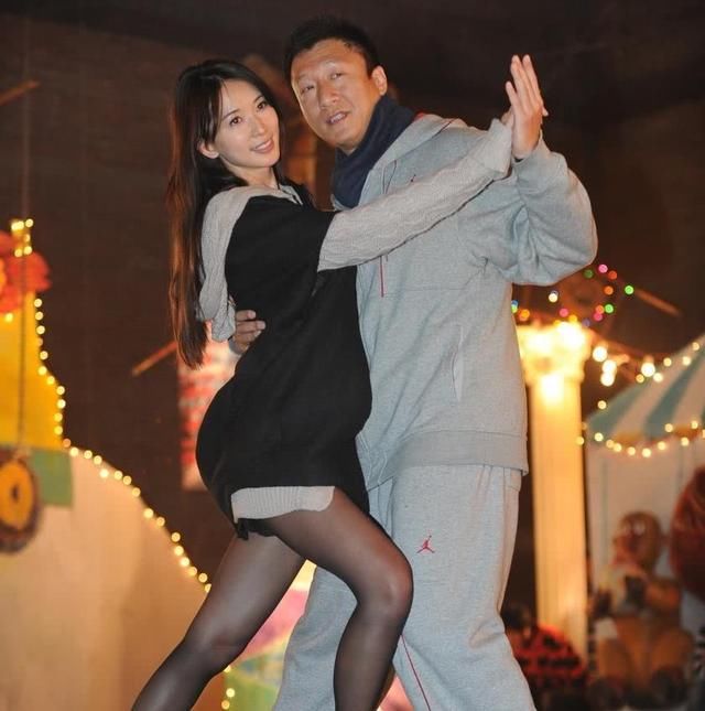 林志玲曾经对黄渤动过真情,可惜黄渤已结婚了,放开黄渤,让我来