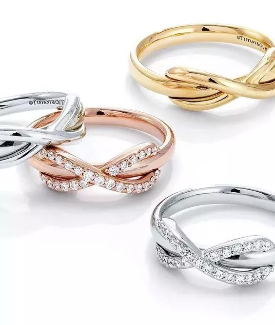 bvlgari 白富美手上戴的陶瓷戒指叫bvlgari zero,是宝格丽家的,它家