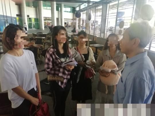 4名中国女子赴大马旅游漏盖入境章 与杀人犯关18天