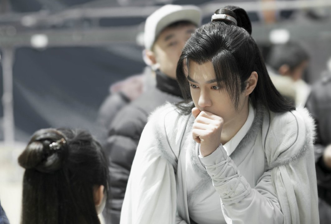 王一博为《大话西游》至尊宝配音,表情认真太