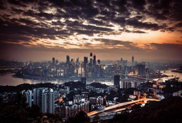中国最霸气的城市,重庆的"曼哈顿,高楼大夏跟香港一样 内容