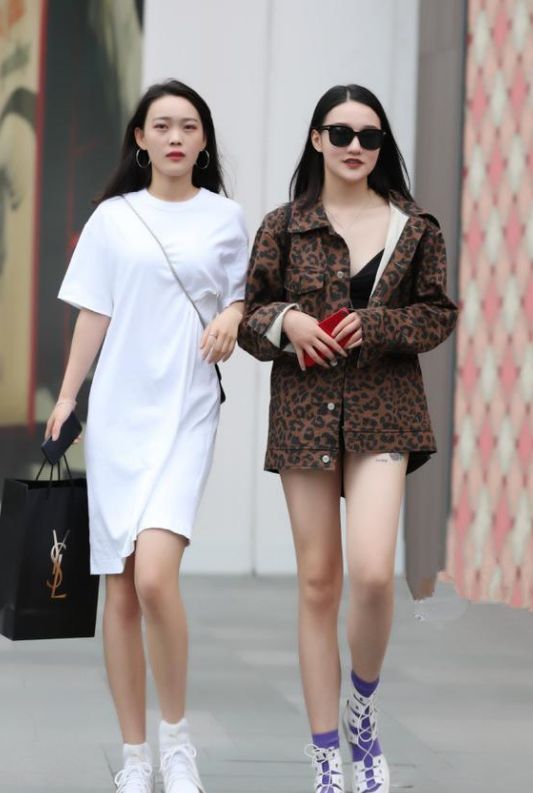 街拍:性感的大气小美女,迷人姐姐,显露唯美教师性感魅力大腿图片