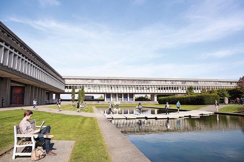 西蒙菲莎大学