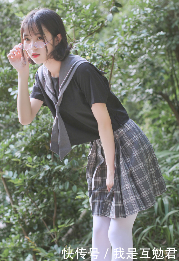 a美女写真美女沙滩丝袜美腿制服性感美女壁纸性感图片