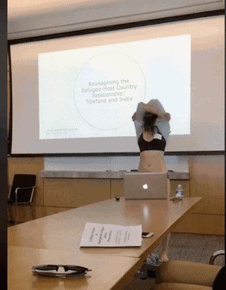 在康奈尔大学老师短裤穿女生演讲有约被美女训上台亚裔txt蕊图片