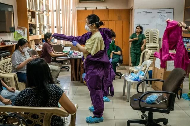 印度90万娘子军人肉阻挡新冠:没钱没口罩命不值1美元