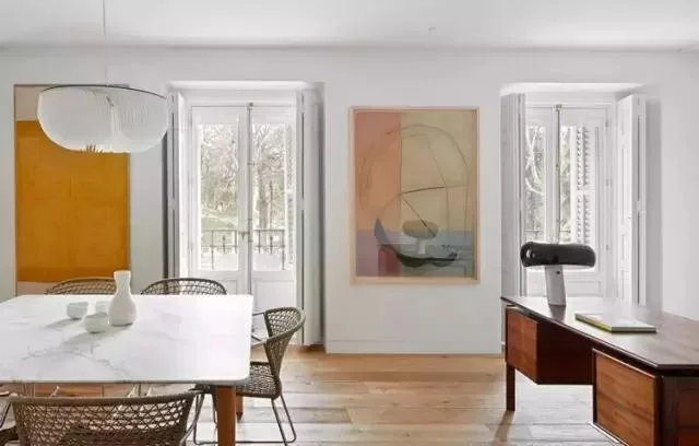 简单的大白墙和木纹砖结合就很美2 简单的大白墙和木纹砖结合就很美2