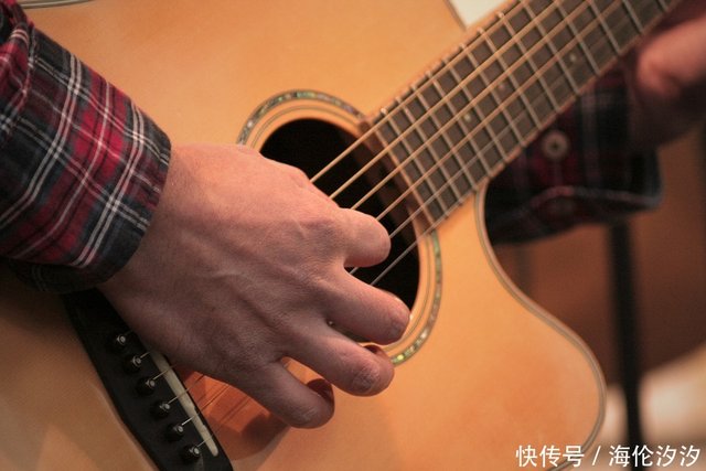推荐一把适合学生吉他初学者的民谣吉他 快资讯 推荐一把适合学生吉他初学者的民谣吉他 快资讯