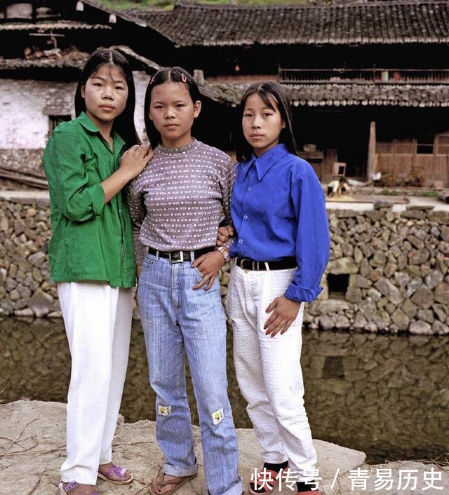 90年代中国农村老照片图4很熟悉 图6让人怀念 图9女孩很时尚 快资讯