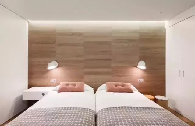 简单的大白墙和木纹砖结合就很美7 简单的大白墙和木纹砖结合就很美7