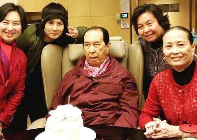 跟蓝琼缨一样远走加拿大,但蓝琼缨今掌控百亿帝国,她却一无所有- 快资讯
