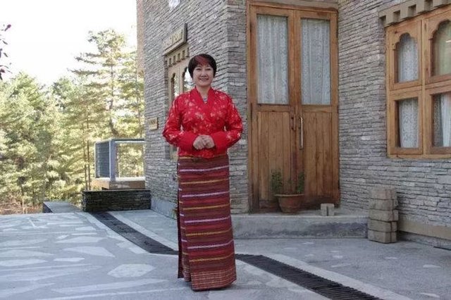 59岁歌手成方圆近照曝光,与前夫王刚离婚后,至今未婚一直单身- 快资讯