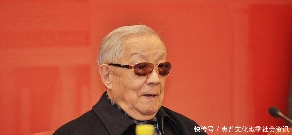 他是我国国防部长，能将美国壮汉摔倒三丈远，徒手举起三百斤石墩